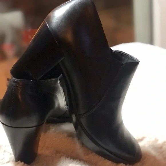 ECCO Heeled Leather Booties - Picture 2 of 5